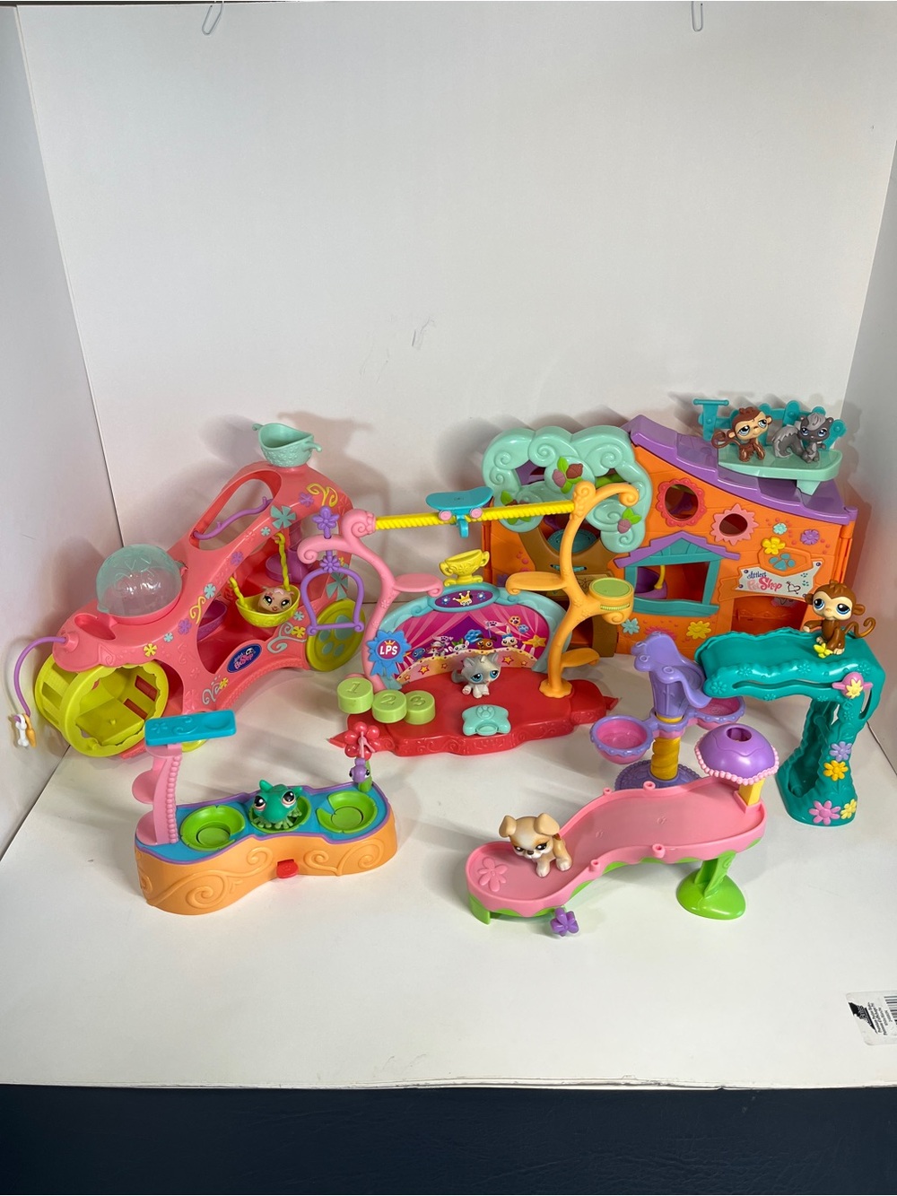 Vtg Y2k Littlest Pet Shop LPS Playset Lot Figures Treehouse Clubhouse Cruiser